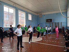 Аркадакские школьники отрабатывали алгоритмы действий при ЧС и демонстрировали свои достижения в спорте 