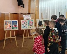 В школе искусств для аркадакцев прошла выставка работ юной художницы 