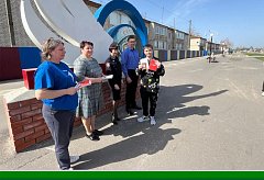 После легкоатлетического забега семиклассникам вручили паспорта