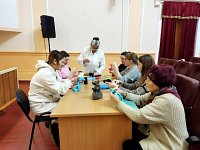 В районном Доме культуры прошёл мастер-класс для родителей кружковцев по изготовлению символа нового года