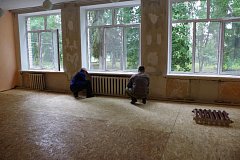Депутаты Саратовской областной думы осмотрели ремонтируемые в рамках региональной программы учреждения образования