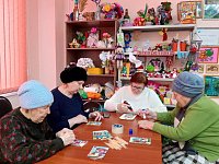 Аркадакских пенсионеров вовлекают в занятия по собиранию пазлов