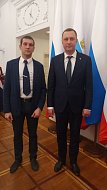 Почётным знаком губернатора «За достойное воспитание детей» награждён учитель из Ольшанки Константин Чередников 