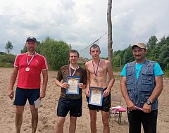 На Красноярском пляже состоялся турнир по волейболу