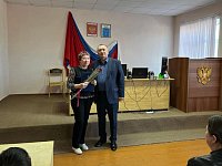 Работу муниципальных служащих отметили наградами
