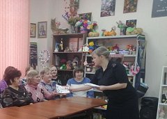 Сотрудники Госавтоинспекции обсудили с аркадакскими пенсионерами тему профилактики дорожного травматизма