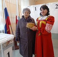 В Прощёное воскресенье избирателей в Аркадаке потчуют блинами