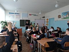 Несовершеннолетним пешеходам города Аркадака напомнили правила поведения на дороге