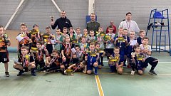Победу в турнире по мини-футболу юные аркадакские спортсмены подарили своим мамам