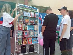 В преддверии Дня России аркадакские студенты изготовили тематические сувениры