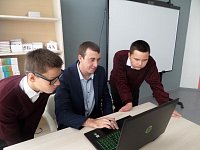 Добросовестность, профессионализм, творчество – это всё о школьном учителе Павле Александровиче Скороходове