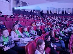 Аркадакская детвора побывала на главной ёлке области 