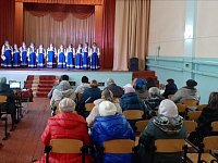 Артисты из Красного Знамени пели для алексеевцев