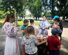 Аркадакцы в городском парке пили чай у самовара