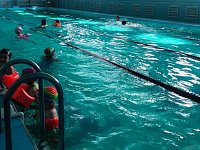 «Солнечные зайчики» купаются в бассейне