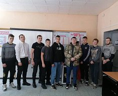 Студенты аркадакского техникума механизации побеседовали с военнослужащими нашей армии