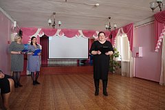 Учителем года в Аркадакском районе стала учитель физики Оксана Митина