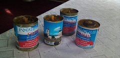 Воспитанники воскресной школы храма Вознесения Господня делают блиндажные свечи из церковных огарков и целебного воска 