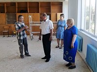 Глава района проинспектировал ход работ по ремонту помещения для размещения Центра «Точка роста» в Алексеевской школе