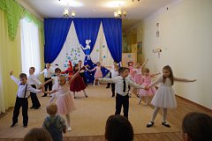 В Аркадаке дошколята чествовали своих мам