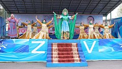 Сегодня  в Аркадаке в стихах и песнях славили Россию и её героев