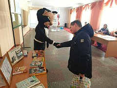 Аркадакские библиотекари организовали на одном из избирательных участков акцию буккроссинга