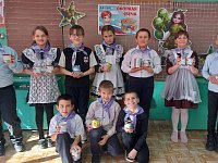 Алексеевские школьники изготовили для бойцов СВО блиндажные свечи