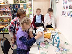 Аркадакцы разных возрастов находят вдохновение в творческой мастерской Центра соцобслуживания 