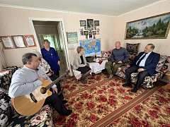 Бойцы СВО Аркадакского района, находящиеся в краткосрочном отпуске, и их семьи  принимают поздравления с Днем защитника Отечества