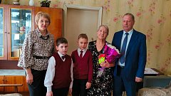 Жительнице блокадного Ленинграда Татьяне Цаповой вручили юбилейную медаль 