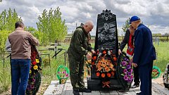 В Красном Яре торжественно почтили память погибших в годы войны лётчиков