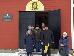 Священники Аркадакского храма совершили заупокойную службу у поклонного креста