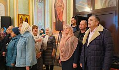Сегодня Божественную литургию в малиновском храме возглавил митрополит Варсонофий