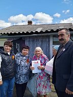 В Красном Знамени с Днём Победы поздравили вдов и тружениц тыла