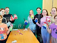 Аркадакские подростки мастерили обереги для семейного очага