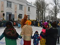 В Аркадаке сегодня провожали зиму блинами и хороводами
