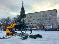На центральной площади Аркадака идёт монтаж главной городской ёлки