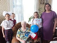 В Аркадаке прошла поздравительная акция «Мир, труд, май!»