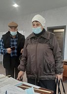 Активно принимают участие в выборах самые ответственные избиратели Аркадакского района - пожилые люди