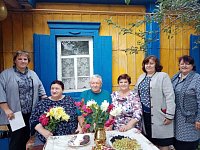Ветерана орденоносного Краснознаменского колхоза поздравляли с юбилеем