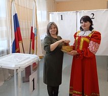 В Прощёное воскресенье избирателей в Аркадаке потчуют блинами