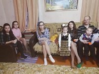 В Кистендее добровольный помощник органов местного самоуправления следит за состоянием тротуара