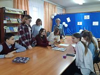 Школьники заглянули в мир почтовых марок