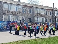 Возле инсталяции с портретом Гагарина прошла праздничная программа