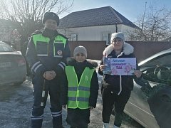В преддверии 8 Марта сотрудники ГАИ  совместно с юными инспекторами движения поздравили женщин с праздником 
