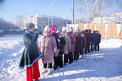 Аркадакские школьники весело отметили день рождения Снеговика