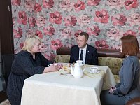 Роман Бусаргин посетил в Аркадаке семью участника спецоперации
