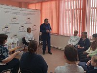 Депутат Саратовской областной думы Василий Кравцов встретился с многодетными семьями