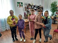 Кружковцы Районного дома культуры готовятся поздравить бабушек с их приближающимся праздником