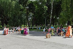 В городском парке для детей прошла развлекательная программа "Купальная ночь"